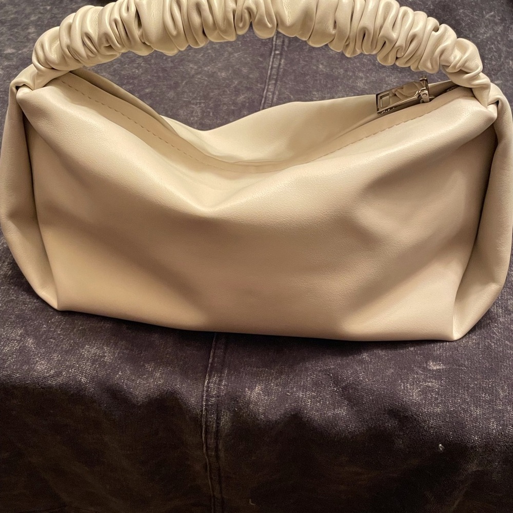 Stylish Cream Ruched Handle Bag NWOT